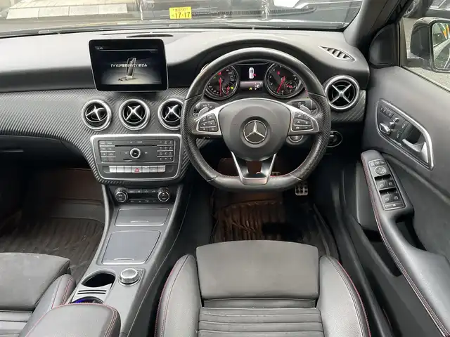 メルセデス・ベンツ Ａ１８０ AMG スタイル 静岡県 2017(平29)年 4.5万km コスモスブラック サンルーフ/純正ディスプレイオーディオ/DVD/CD/SD/BT/USB/バックカメラ/ハーフレザーシート/前席シートヒーター /前席メモリー付パワーシート/衝突軽減ブレーキ/レーンキープアシスト/ブラインドスポットモニター/クリアランスソナー/レーダークルーズコントロール/前後ドライブレコーダー/LEDヘッドライト/純正18インチAW/スマートキー×2/保証書/取扱説明書/R3/5点検記録簿有