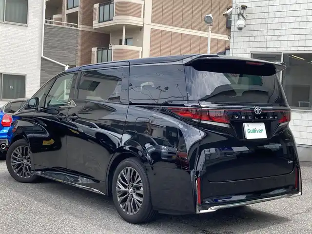 トヨタ ヴェルファイア ハイブリット Z プレミア 兵庫県 2024(令6)年 0.4万km ブラック ワンオーナー/OP:デジタルインナーミラー/純正ナビ/フルセグTV/Bluetooth/FM/AM/パノラミックビューモニター/ビルトインETC2.0/前後ドライブレコーダー/左右独立ムーンルーフ/パワーバックドア/プリクラッシュセーフティ/アドバンスドドライブ/アドバンスドパーキングアシスト/レーンディパーチャーアラート/レーンチェンジアシスト/ブラインドスポットモニター/レーダークルーズコントロール/パーキングサポートブレーキ/前後クリアランスソナー/前後クロストラフィックアラート/ロードサインアシスト/オートマチックハイビーム/両側パワースライドドア/電動オットマン/シーケンシャルウィンカー/LEDヘッドライト/フォグランプ/オートライト/パドルシフト/レザーシート/ステアリングヒーター/ステアリングスイッチ/D/Nパワーシート/F/R エアーシート・シートヒーター/プッシュスタート/ISOFIX/フロアマット/電格ミラー/スペアキー1本/新車時保証書/取扱説明書
