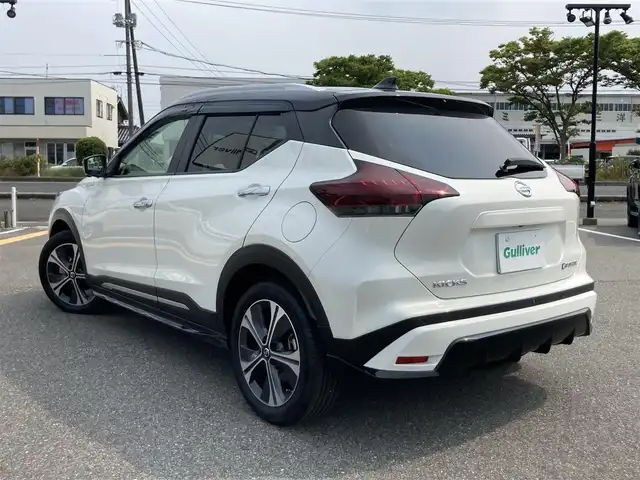 日産 キックス X 鳥取県 2020(令2)年 4.9万km ブリリアントホワイトパール/ピュアブラック 2トーン 純正9インチナビ/フルセグ/DVD/CD/BT/USB/アラウンドビューモニター/プロパイロット/エマージェンシーブレーキ/デジタルインナーミラー/ハーフレザーシート/ETC/ドライブレコーダー/前席シートヒーター/LEDヘットライト/純正17インチアルミホイール/プッシュエンジンスタート/スマートキー×２/フロアマット/保証書・取扱説明書