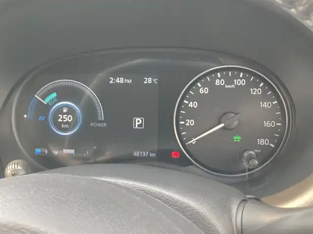 日産 キックス X 鳥取県 2020(令2)年 4.9万km ブリリアントホワイトパール/ピュアブラック 2トーン 純正9インチナビ/フルセグ/DVD/CD/BT/USB/アラウンドビューモニター/プロパイロット/エマージェンシーブレーキ/デジタルインナーミラー/ハーフレザーシート/ETC/ドライブレコーダー/前席シートヒーター/LEDヘットライト/純正17インチアルミホイール/プッシュエンジンスタート/スマートキー×２/フロアマット/保証書・取扱説明書