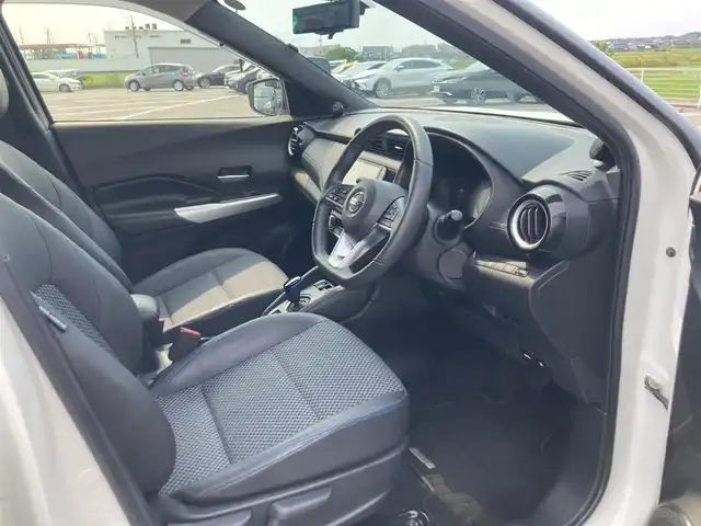 日産 キックス X 鳥取県 2020(令2)年 4.9万km ブリリアントホワイトパール/ピュアブラック 2トーン 純正9インチナビ/フルセグ/DVD/CD/BT/USB/アラウンドビューモニター/プロパイロット/エマージェンシーブレーキ/デジタルインナーミラー/ハーフレザーシート/ETC/ドライブレコーダー/前席シートヒーター/LEDヘットライト/純正17インチアルミホイール/プッシュエンジンスタート/スマートキー×２/フロアマット/保証書・取扱説明書