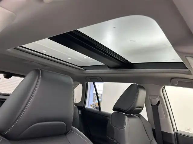 トヨタ ＲＡＶ４ ハイブリッドG 福岡県 2023(令5)年 3.1万km プラチナホワイトパールマイカ モデリスタエアロ/サンルーフ/純正10.5インチディスプレイオーディオナビ/プリクラッシュセーフティ/パーキングサポートブレーキ/車線逸脱/オートハイビーム/ブラインドスポットモニター/運転席パワーシート/ステアリングヒーター/前席シートヒーター／ベンチレーション/パワーバックドア/デジタルインナーミラー/レザーシート/ETC２．０