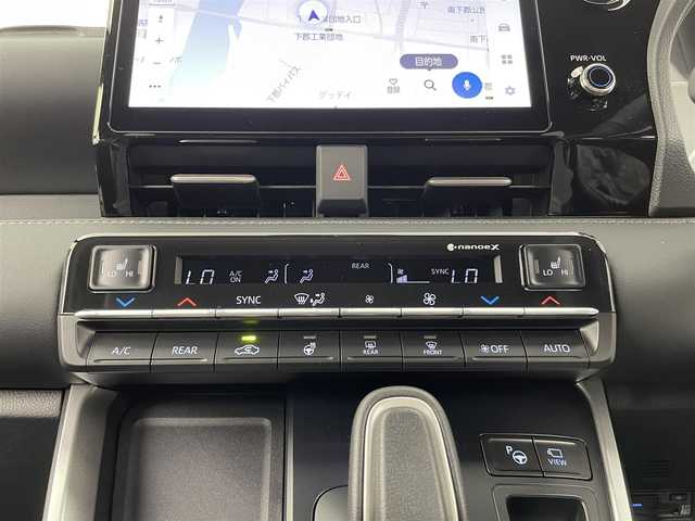 トヨタ ノア ハイブリッド S－Z 大分県 2025(令7)年 0.1万km未満 アティチュードブラックマイカ 純正10.5インチナビ/（CD/DVD/HDMI/BT/AppleCarPlay/フルセグ）/パノラミックビューモニター/快適利便パッケージ(High)/・パワーバックドア/・ナノイー X/・ハンズフリーデュアルパワースライドドア/・２列目オットマン・シートヒーター/・ステアリングヒーター/トヨタセーフティセンス/・プリクラッシュセーフティ/・レーントレーシングアシスト/レーンディパーチャーアラート/・レーダークルーズコントロール/・オートマチックハイビーム/・ロードサインアシスト/・ドライバー異常時対応システム/・プロアクティブドライビングアシスト/・発進遅れ告知機能/アドバンスドパーク/クリアランスソナー/両側パワースライドドア/ユニバーサルステップ/アダクティブヘッドライト/純正17インチアルミホイール/ETC2.0/AC100V/ハーフレザーシート/シートヒーター(D/N)/電動パーキングブレーキ/ブレーキホールド/保証書・取扱説明書