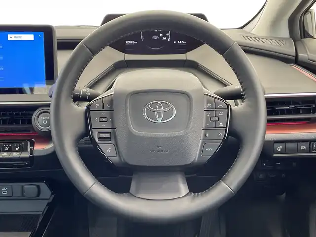 トヨタ プリウス Z 栃木県 2023(令5)年 1.3万km アティチュードブラックマイカ ワンオーナー/純正ナビ/(CD/DVD/Bluetooth/USB)/トヨタセーフティーセンス/・衝突軽減ブレーキ/・車線逸脱警報/・オートマチックハイビーム/・先行車発進告知機能/ブラインドスポットモニター/置くだけ充電/スマートルームミラー/オートブレーキホールド/バックカメラ/コーナーセンサー/ETC/前方ドラレコ/パワーシート/シートヒーター/シートエアコン/メモリーシート/禁煙車/オートライト/LEDヘッドライト/横滑り防止装置/フォグランプ/スマートキー/プッシュスタート/ステアリングスイッチ/革巻きステアリング/ウィンカーミラー/電動格納ミラー/純正19インチアルミホイール/純正フロアマット