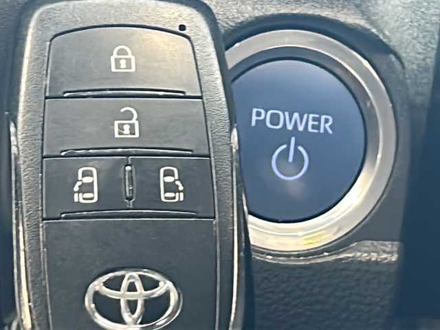 トヨタ シエンタ ハイブリッド Z 岐阜県 2023(令5)年 5.4万km ホワイトパールクリスタルシャイン ワンオーナー/全方位カメラ/トヨタセーフティセンス/クルーズコントロール/ブラインドスポットモニター/レーンディパーチャーアラート/オートマチックハイビーム/フルセグテレビ/ETC2.0/両側パワースライドドア/コーナーセンサー/シートヒーター/ハンドルヒーター/前後サイドバイザー/アンチブレーキシステム/アイドリングストップ/プッシュスタート/AC100V1500W
