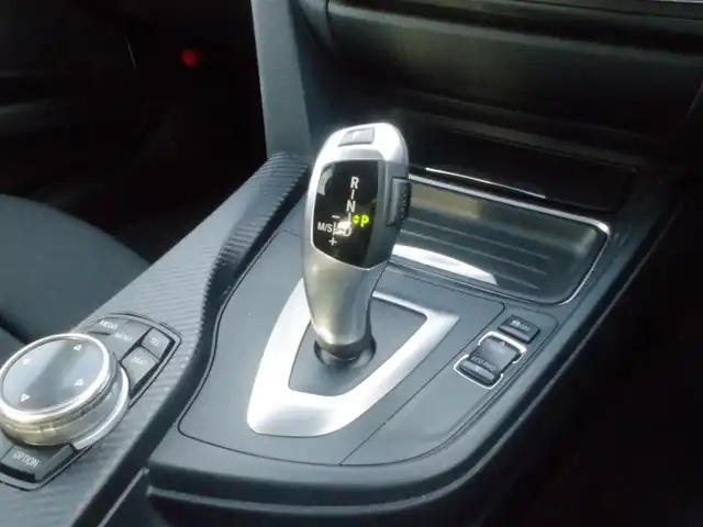 ＢＭＷ ３２０ｉ xDrive ツーリング スポーツ 岩手県 2015(平27)年 6.6万km アルピンホワイトⅢ インテリセーフ/LDW/純正HDDナビ/バックカメラ/ミラーETC/コンフォートアクセス/リアPDC/クルコン/パワーシート/D席社外シートヒーター/Pバックドア/キセノンライト/社外18インチホイール/16インチ冬タイヤホイールあり