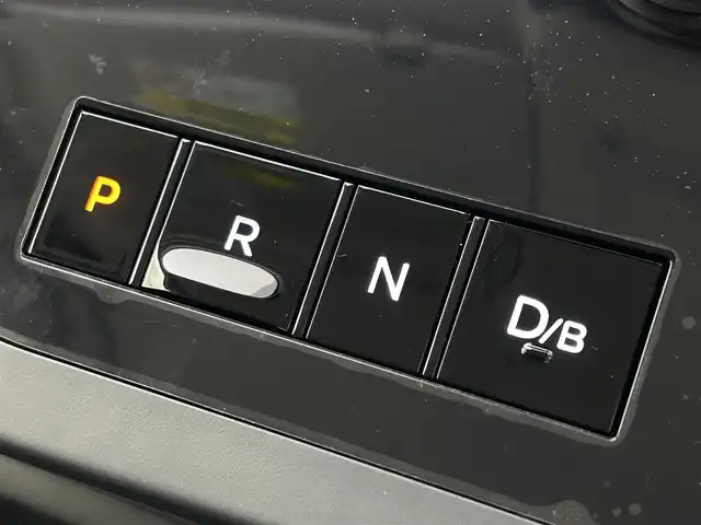 日産 セレナ e－パワー ハイウェイスター V 大阪府 2025(令7)年 0.1千km パール 360度セーフティアシスト/　・エマージェンシーブレーキ/　・前方衝突予測警報/　・アダプティブLEDヘッドライトシステム/　・車線逸脱防止支援システム/　・車線逸脱警報/　・アラウンドビューモニター/プロパイロット/純正メモリナビ/　　Bt/USB/フルセグTV/両側パワースライドドア/オートハイビーム/LEDオートライト/フォグランプ/合皮ハーフレザーシート/純正16インチアルミホイール/コーナーセンサー/アイドリングストップ/スマートキー/ビルトインETC2.0