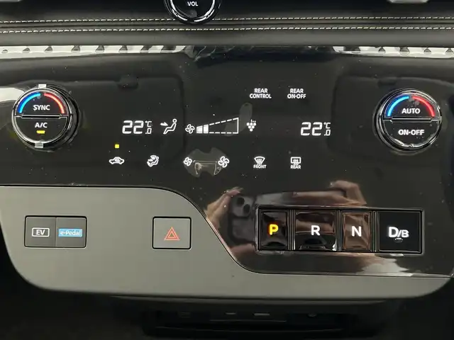 日産 セレナ e－パワー ハイウェイスター V 大阪府 2025(令7)年 0.1千km パール 360度セーフティアシスト/　・エマージェンシーブレーキ/　・前方衝突予測警報/　・アダプティブLEDヘッドライトシステム/　・車線逸脱防止支援システム/　・車線逸脱警報/　・アラウンドビューモニター/プロパイロット/純正メモリナビ/　　Bt/USB/フルセグTV/両側パワースライドドア/オートハイビーム/LEDオートライト/フォグランプ/合皮ハーフレザーシート/純正16インチアルミホイール/コーナーセンサー/アイドリングストップ/スマートキー/ビルトインETC2.0