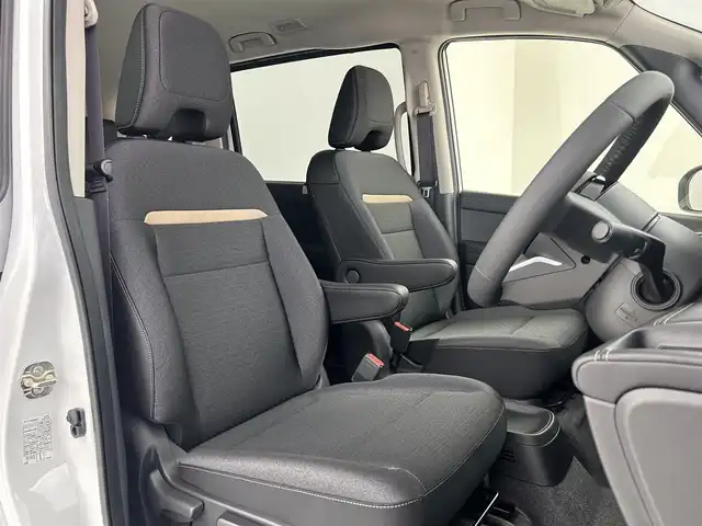 日産 セレナ e－パワー ハイウェイスター V 大阪府 2025(令7)年 0.1千km パール 360度セーフティアシスト/　・エマージェンシーブレーキ/　・前方衝突予測警報/　・アダプティブLEDヘッドライトシステム/　・車線逸脱防止支援システム/　・車線逸脱警報/　・アラウンドビューモニター/プロパイロット/純正メモリナビ/　　Bt/USB/フルセグTV/両側パワースライドドア/オートハイビーム/LEDオートライト/フォグランプ/合皮ハーフレザーシート/純正16インチアルミホイール/コーナーセンサー/アイドリングストップ/スマートキー/ビルトインETC2.0