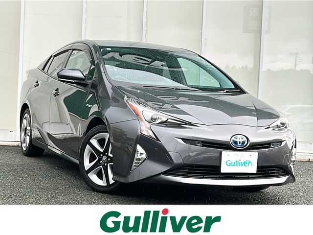 トヨタ プリウス A ツーリングセレクション 福岡県 2016(平28)年 5万km グレーメタリック トヨタセーフティセンス/純正ナビ/（BLUETOOTH/フルセグ/CD/DVD/AM/FM）/バックカメラ/HUD/レーダークルーズコントロール/LEDヘッドライト/オートライト/オートマチックハイビーム/レザーシート/DN席シートヒーター/純正17インチAW/BSM/クリアランスソナー/横滑り防止装置/盗難防止装置/レーンキープアシスト/衝突軽減システム/ふらつき検知/スマートキー/ETC/保証書/取扱説明書