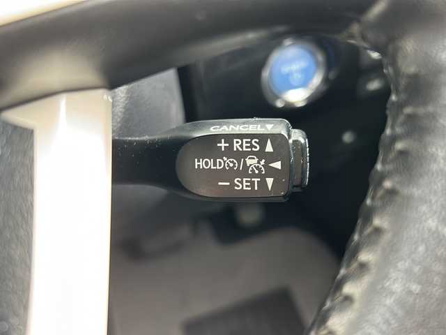 トヨタ プリウス A ツーリングセレクション 福岡県 2016(平28)年 5万km グレーメタリック トヨタセーフティセンス/純正ナビ/（BLUETOOTH/フルセグ/CD/DVD/AM/FM）/バックカメラ/HUD/レーダークルーズコントロール/LEDヘッドライト/オートライト/オートマチックハイビーム/レザーシート/DN席シートヒーター/純正17インチAW/BSM/クリアランスソナー/横滑り防止装置/盗難防止装置/レーンキープアシスト/衝突軽減システム/ふらつき検知/スマートキー/ETC/保証書/取扱説明書