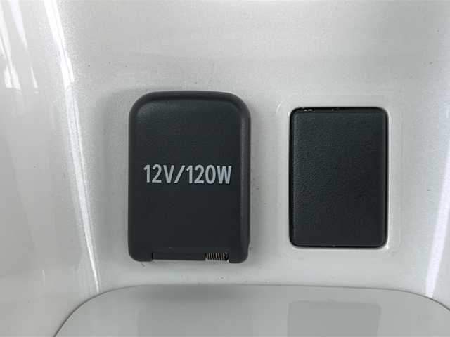 トヨタ プリウス A ツーリングセレクション 福岡県 2016(平28)年 5万km グレーメタリック トヨタセーフティセンス/純正ナビ/（BLUETOOTH/フルセグ/CD/DVD/AM/FM）/バックカメラ/HUD/レーダークルーズコントロール/LEDヘッドライト/オートライト/オートマチックハイビーム/レザーシート/DN席シートヒーター/純正17インチAW/BSM/クリアランスソナー/横滑り防止装置/盗難防止装置/レーンキープアシスト/衝突軽減システム/ふらつき検知/スマートキー/ETC/保証書/取扱説明書
