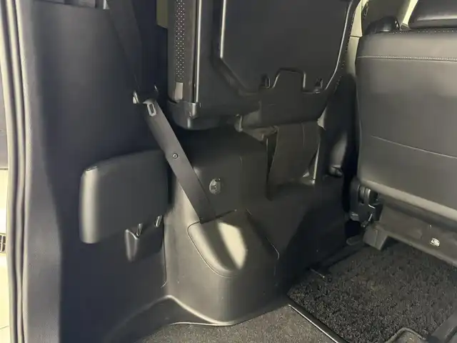 トヨタ ヴォクシー ZS 煌Ⅲ 三重県 2020(令2)年 5.2万km ホワイトパールクリスタルシャイン ガソリン/FF/MTモード付インパネCVT/純正 9インチナビ NSZT-Y68T/（AM/FM/CD/DVD/TV/SD/SDREC/Bluetooth/USB/HDMI）/バックガイドモニター/両側パワースライドドア/ドライブレコーダー 前方/ビルトイン ETC/Toyota Safety Sense/・プリクラッシュセーフティ［PCS］/・レーンディパーチャーアラート［LDA］/・オートハイビーム［AHB］/・クリアランスソナー/・パーキングサポートブレーキ（静止物）/・横滑り防止装置［TRC］/など/装備/・ハーフレザーシート/・クルーズコントロール/・左右独立温度調整＆後席独立調整オートエアコン/・オートライト/・LED ヘッドランプ＆フロントフォグランプ/・ステアリングスイッチ/・プッシュスタート/・充電用USBジャックx2/・純正16inAW/・保/取/・スマートキーx2/・D点検記録簿あり（R3/11、R5/1、R5/11、R6/11）/など
