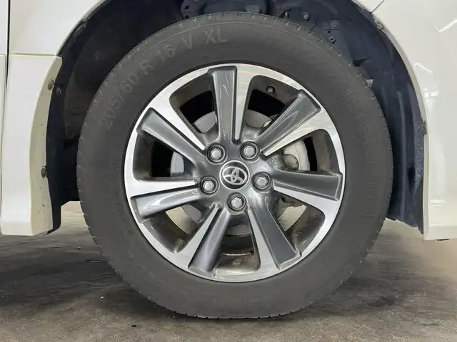 トヨタ ヴォクシー ZS 煌Ⅲ 三重県 2020(令2)年 5.2万km ホワイトパールクリスタルシャイン ガソリン/FF/MTモード付インパネCVT/純正 9インチナビ NSZT-Y68T/（AM/FM/CD/DVD/TV/SD/SDREC/Bluetooth/USB/HDMI）/バックガイドモニター/両側パワースライドドア/ドライブレコーダー 前方/ビルトイン ETC/Toyota Safety Sense/・プリクラッシュセーフティ［PCS］/・レーンディパーチャーアラート［LDA］/・オートハイビーム［AHB］/・クリアランスソナー/・パーキングサポートブレーキ（静止物）/・横滑り防止装置［TRC］/など/装備/・ハーフレザーシート/・クルーズコントロール/・左右独立温度調整＆後席独立調整オートエアコン/・オートライト/・LED ヘッドランプ＆フロントフォグランプ/・ステアリングスイッチ/・プッシュスタート/・充電用USBジャックx2/・純正16inAW/・保/取/・スマートキーx2/・D点検記録簿あり（R3/11、R5/1、R5/11、R6/11）/など