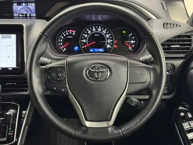 トヨタ ヴォクシー ZS 煌Ⅲ 三重県 2020(令2)年 5.2万km ホワイトパールクリスタルシャイン ガソリン/FF/MTモード付インパネCVT/純正 9インチナビ NSZT-Y68T/（AM/FM/CD/DVD/TV/SD/SDREC/Bluetooth/USB/HDMI）/バックガイドモニター/両側パワースライドドア/ドライブレコーダー 前方/ビルトイン ETC/Toyota Safety Sense/・プリクラッシュセーフティ［PCS］/・レーンディパーチャーアラート［LDA］/・オートハイビーム［AHB］/・クリアランスソナー/・パーキングサポートブレーキ（静止物）/・横滑り防止装置［TRC］/など/装備/・ハーフレザーシート/・クルーズコントロール/・左右独立温度調整＆後席独立調整オートエアコン/・オートライト/・LED ヘッドランプ＆フロントフォグランプ/・ステアリングスイッチ/・プッシュスタート/・充電用USBジャックx2/・純正16inAW/・保/取/・スマートキーx2/・D点検記録簿あり（R3/11、R5/1、R5/11、R6/11）/など