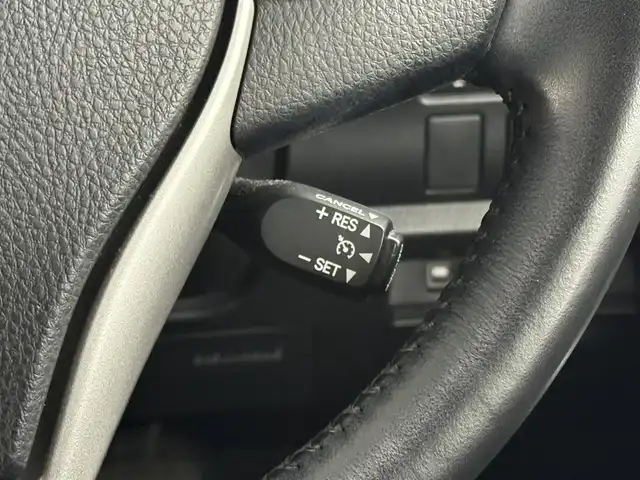 トヨタ ヴォクシー ZS 煌Ⅲ 三重県 2020(令2)年 5.2万km ホワイトパールクリスタルシャイン ガソリン/FF/MTモード付インパネCVT/純正 9インチナビ NSZT-Y68T/（AM/FM/CD/DVD/TV/SD/SDREC/Bluetooth/USB/HDMI）/バックガイドモニター/両側パワースライドドア/ドライブレコーダー 前方/ビルトイン ETC/Toyota Safety Sense/・プリクラッシュセーフティ［PCS］/・レーンディパーチャーアラート［LDA］/・オートハイビーム［AHB］/・クリアランスソナー/・パーキングサポートブレーキ（静止物）/・横滑り防止装置［TRC］/など/装備/・ハーフレザーシート/・クルーズコントロール/・左右独立温度調整＆後席独立調整オートエアコン/・オートライト/・LED ヘッドランプ＆フロントフォグランプ/・ステアリングスイッチ/・プッシュスタート/・充電用USBジャックx2/・純正16inAW/・保/取/・スマートキーx2/・D点検記録簿あり（R3/11、R5/1、R5/11、R6/11）/など