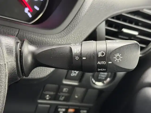 トヨタ ヴォクシー ZS 煌Ⅲ 三重県 2020(令2)年 5.2万km ホワイトパールクリスタルシャイン ガソリン/FF/MTモード付インパネCVT/純正 9インチナビ NSZT-Y68T/（AM/FM/CD/DVD/TV/SD/SDREC/Bluetooth/USB/HDMI）/バックガイドモニター/両側パワースライドドア/ドライブレコーダー 前方/ビルトイン ETC/Toyota Safety Sense/・プリクラッシュセーフティ［PCS］/・レーンディパーチャーアラート［LDA］/・オートハイビーム［AHB］/・クリアランスソナー/・パーキングサポートブレーキ（静止物）/・横滑り防止装置［TRC］/など/装備/・ハーフレザーシート/・クルーズコントロール/・左右独立温度調整＆後席独立調整オートエアコン/・オートライト/・LED ヘッドランプ＆フロントフォグランプ/・ステアリングスイッチ/・プッシュスタート/・充電用USBジャックx2/・純正16inAW/・保/取/・スマートキーx2/・D点検記録簿あり（R3/11、R5/1、R5/11、R6/11）/など