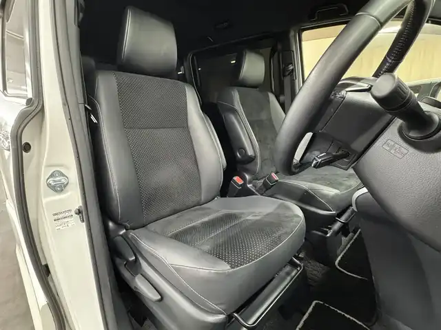 トヨタ ヴォクシー ZS 煌Ⅲ 三重県 2020(令2)年 5.2万km ホワイトパールクリスタルシャイン ガソリン/FF/MTモード付インパネCVT/純正 9インチナビ NSZT-Y68T/（AM/FM/CD/DVD/TV/SD/SDREC/Bluetooth/USB/HDMI）/バックガイドモニター/両側パワースライドドア/ドライブレコーダー 前方/ビルトイン ETC/Toyota Safety Sense/・プリクラッシュセーフティ［PCS］/・レーンディパーチャーアラート［LDA］/・オートハイビーム［AHB］/・クリアランスソナー/・パーキングサポートブレーキ（静止物）/・横滑り防止装置［TRC］/など/装備/・ハーフレザーシート/・クルーズコントロール/・左右独立温度調整＆後席独立調整オートエアコン/・オートライト/・LED ヘッドランプ＆フロントフォグランプ/・ステアリングスイッチ/・プッシュスタート/・充電用USBジャックx2/・純正16inAW/・保/取/・スマートキーx2/・D点検記録簿あり（R3/11、R5/1、R5/11、R6/11）/など