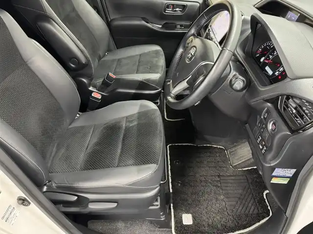 トヨタ ヴォクシー ZS 煌Ⅲ 三重県 2020(令2)年 5.2万km ホワイトパールクリスタルシャイン ガソリン/FF/MTモード付インパネCVT/純正 9インチナビ NSZT-Y68T/（AM/FM/CD/DVD/TV/SD/SDREC/Bluetooth/USB/HDMI）/バックガイドモニター/両側パワースライドドア/ドライブレコーダー 前方/ビルトイン ETC/Toyota Safety Sense/・プリクラッシュセーフティ［PCS］/・レーンディパーチャーアラート［LDA］/・オートハイビーム［AHB］/・クリアランスソナー/・パーキングサポートブレーキ（静止物）/・横滑り防止装置［TRC］/など/装備/・ハーフレザーシート/・クルーズコントロール/・左右独立温度調整＆後席独立調整オートエアコン/・オートライト/・LED ヘッドランプ＆フロントフォグランプ/・ステアリングスイッチ/・プッシュスタート/・充電用USBジャックx2/・純正16inAW/・保/取/・スマートキーx2/・D点検記録簿あり（R3/11、R5/1、R5/11、R6/11）/など