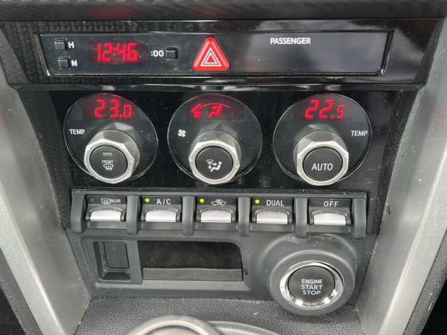トヨタ ８６ GT 静岡県 2019(令1)年 4.4万km アズライトブルー 純正ナビ/ラジオ/CD/DVD/SD/BT/AUX/フルセグ/主要装備/・クルーズコントロール　/・ＴＲＤマフラー　/・スマートキー　/・ＥＴＣ　/・純正ナビ　/・プッシュスタート　/・ＬＥＤヘッドライト　/・オートライト　/・ステアリングリモコン　/・横滑り防止システム　/・純正フロアマット　/・社外アルミホイール