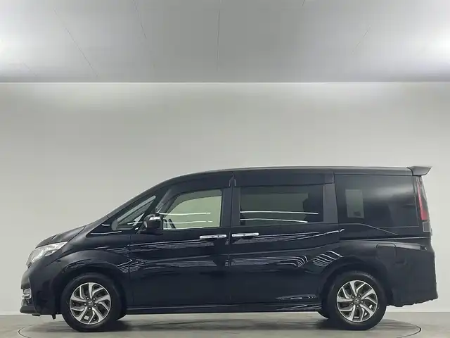ホンダ ステップワゴン スパーダ アドバンスパッケージ β 埼玉県 2016(平28)年 7.5万km プレミアムスパークルブラックパール 純正８型ナビ　Ｂｌｕｅｔｏｏｔｈ　バックカメラ　純正９インチフリップダウンモニター　両側パワースライドドア　レーダークルーズコントロール　スペアキー　コーナーセンサー　衝突軽減　アイドリングストップ