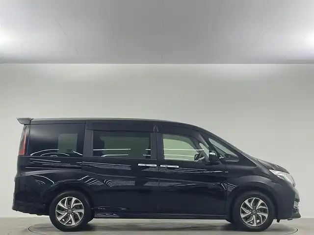 ホンダ ステップワゴン スパーダ アドバンスパッケージ β 埼玉県 2016(平28)年 7.5万km プレミアムスパークルブラックパール 純正８型ナビ　Ｂｌｕｅｔｏｏｔｈ　バックカメラ　純正９インチフリップダウンモニター　両側パワースライドドア　レーダークルーズコントロール　スペアキー　コーナーセンサー　衝突軽減　アイドリングストップ