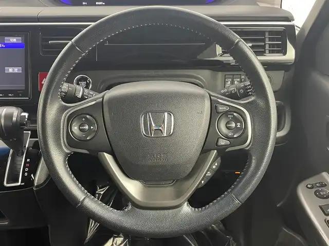 ホンダ ステップワゴン スパーダ アドバンスパッケージ β 埼玉県 2016(平28)年 7.5万km プレミアムスパークルブラックパール 純正８型ナビ　Ｂｌｕｅｔｏｏｔｈ　バックカメラ　純正９インチフリップダウンモニター　両側パワースライドドア　レーダークルーズコントロール　スペアキー　コーナーセンサー　衝突軽減　アイドリングストップ