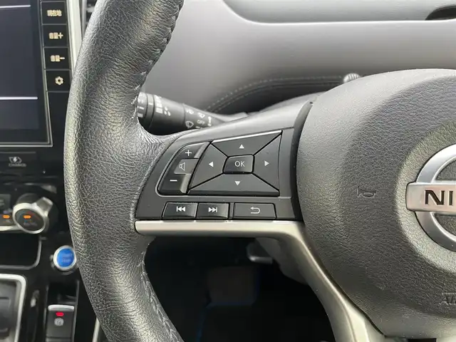 日産 セレナ e－パワー ハイウェイスター V 栃木県 2020(令2)年 6.3万km マルーンレッド 2トーン 360度セーフティーアシスト/純正フリップダウンモニター/プロパイロット/純正10インチＳＤナビ/・フルセグ/・CD/DV/Blueray/・FM/AM/SD/アラウンドビューモニター/インテリジェントスマートルームミラー/ビルトインETC/ドライブレコーダー/両側パワースライド/電子パーキングブレーキ/オートホールド/革巻きステアリング/ステアリングスイッチ/スマートキー/プッシュスタート/LEDヘッドライト/フォグランプ/オートライト/純正16AW/純正フロアマット/ドアバイザー/横滑り防止システム