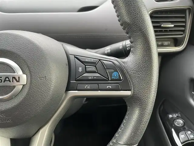日産 セレナ e－パワー ハイウェイスター V 栃木県 2020(令2)年 6.3万km マルーンレッド 2トーン 360度セーフティーアシスト/純正フリップダウンモニター/プロパイロット/純正10インチＳＤナビ/・フルセグ/・CD/DV/Blueray/・FM/AM/SD/アラウンドビューモニター/インテリジェントスマートルームミラー/ビルトインETC/ドライブレコーダー/両側パワースライド/電子パーキングブレーキ/オートホールド/革巻きステアリング/ステアリングスイッチ/スマートキー/プッシュスタート/LEDヘッドライト/フォグランプ/オートライト/純正16AW/純正フロアマット/ドアバイザー/横滑り防止システム