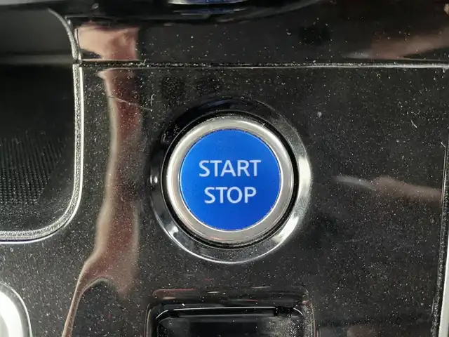 日産 セレナ e－パワー ハイウェイスター V 栃木県 2020(令2)年 6.3万km マルーンレッド 2トーン 360度セーフティーアシスト/純正フリップダウンモニター/プロパイロット/純正10インチＳＤナビ/・フルセグ/・CD/DV/Blueray/・FM/AM/SD/アラウンドビューモニター/インテリジェントスマートルームミラー/ビルトインETC/ドライブレコーダー/両側パワースライド/電子パーキングブレーキ/オートホールド/革巻きステアリング/ステアリングスイッチ/スマートキー/プッシュスタート/LEDヘッドライト/フォグランプ/オートライト/純正16AW/純正フロアマット/ドアバイザー/横滑り防止システム