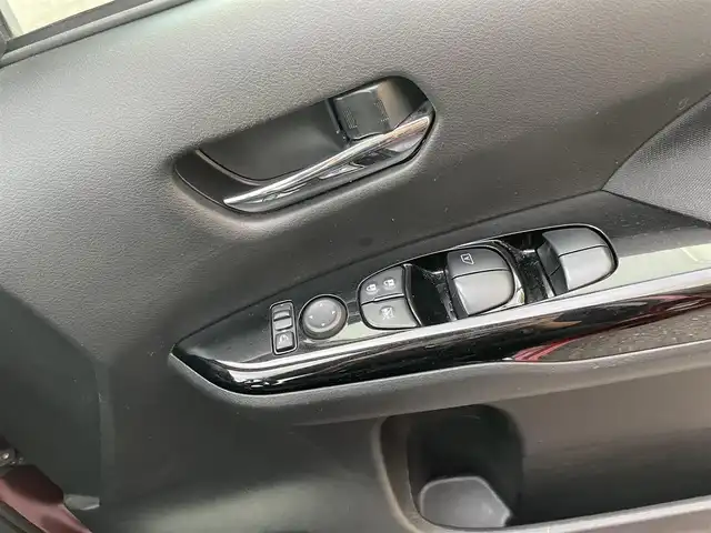 日産 セレナ e－パワー ハイウェイスター V 栃木県 2020(令2)年 6.3万km マルーンレッド 2トーン 360度セーフティーアシスト/純正フリップダウンモニター/プロパイロット/純正10インチＳＤナビ/・フルセグ/・CD/DV/Blueray/・FM/AM/SD/アラウンドビューモニター/インテリジェントスマートルームミラー/ビルトインETC/ドライブレコーダー/両側パワースライド/電子パーキングブレーキ/オートホールド/革巻きステアリング/ステアリングスイッチ/スマートキー/プッシュスタート/LEDヘッドライト/フォグランプ/オートライト/純正16AW/純正フロアマット/ドアバイザー/横滑り防止システム
