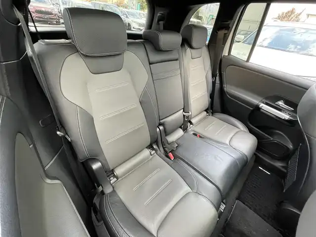 メルセデス・ベンツ Ｍ・ベンツ ＧＬＢ２００ｄ 4マチック AMGライン 東京都 2022(令4)年 3.5万km デジタルホワイト ユーザー買取車/純正ナビ/＜フルセグ/BT/USB入力端子＞/チタニウムグレーシート（革）/アドバンスパッケージ/・全周囲カメラ/・HUD/・ブランドロゴプロジェクターライト/・パノラマサンルーム/・アダプティブクルーズコントロール/カメラ&パーキング（駐車支援）/レーンチェンジアシスト/アクティブレーンキーピングアシスト/アクティブブレーキアシスト（PCS）/ブラインドスポットアシスト（BSM）/ダイナミックセレクト（ドライブモード）/インテリジェントライトシステム（AFS）/デジタルルームミラー（リアドラレコ連動）/DSR/前後ドラレコ /パワーバックドア/パドルシフト/シートヒーター/コーナーセンサー /純正ETC/純正AW/純正フロアマット/純正LEDヘッドライト