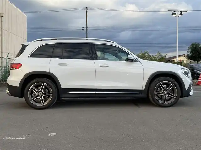 メルセデス・ベンツ Ｍ・ベンツ ＧＬＢ２００ｄ 4マチック AMGライン 東京都 2022(令4)年 3.5万km デジタルホワイト ユーザー買取車/純正ナビ/＜フルセグ/BT/USB入力端子＞/チタニウムグレーシート（革）/アドバンスパッケージ/・全周囲カメラ/・HUD/・ブランドロゴプロジェクターライト/・パノラマサンルーム/・アダプティブクルーズコントロール/カメラ&パーキング（駐車支援）/レーンチェンジアシスト/アクティブレーンキーピングアシスト/アクティブブレーキアシスト（PCS）/ブラインドスポットアシスト（BSM）/ダイナミックセレクト（ドライブモード）/インテリジェントライトシステム（AFS）/デジタルルームミラー（リアドラレコ連動）/DSR/前後ドラレコ /パワーバックドア/パドルシフト/シートヒーター/コーナーセンサー /純正ETC/純正AW/純正フロアマット/純正LEDヘッドライト