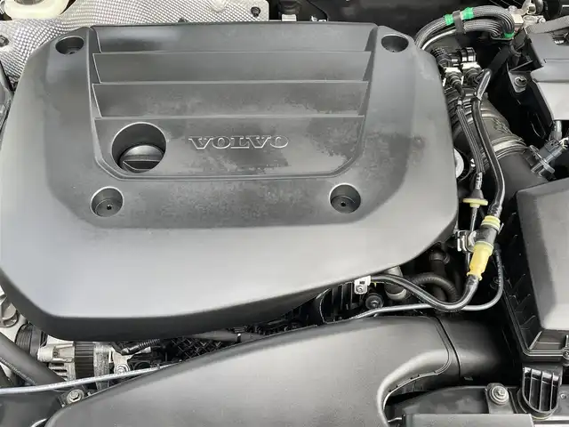 ボルボ ＸＣ４０ B4 AWD インスクリプション 東京都 2020(令2)年 4.1万km クリスタルホワイトP パノラマルーフ/純正ナビ/フルセグTV/DTV/USB/Bluetoothオーディオ/360°カメラ/レザーシート/シートヒーター/harman/kardonスピーカー/パワーバックドア/純正ドライブレコーダー/アダプティブクルーズコントロール/ブラインドスポットモニター/レーンキープ/LEDヘッドライト