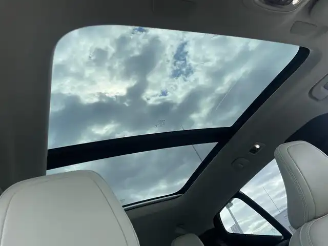 ボルボ ＸＣ４０ B4 AWD インスクリプション 東京都 2020(令2)年 4.1万km クリスタルホワイトP パノラマルーフ/純正ナビ/フルセグTV/DTV/USB/Bluetoothオーディオ/360°カメラ/レザーシート/シートヒーター/harman/kardonスピーカー/パワーバックドア/純正ドライブレコーダー/アダプティブクルーズコントロール/ブラインドスポットモニター/レーンキープ/LEDヘッドライト