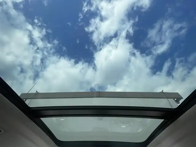 ボルボ ＸＣ４０ B4 AWD インスクリプション 東京都 2020(令2)年 4.1万km クリスタルホワイトP パノラマルーフ/純正ナビ/フルセグTV/DTV/USB/Bluetoothオーディオ/360°カメラ/レザーシート/シートヒーター/harman/kardonスピーカー/パワーバックドア/純正ドライブレコーダー/アダプティブクルーズコントロール/ブラインドスポットモニター/レーンキープ/LEDヘッドライト