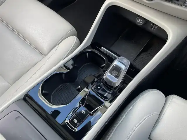 ボルボ ＸＣ４０ B4 AWD インスクリプション 東京都 2020(令2)年 4.1万km クリスタルホワイトP パノラマルーフ/純正ナビ/フルセグTV/DTV/USB/Bluetoothオーディオ/360°カメラ/レザーシート/シートヒーター/harman/kardonスピーカー/パワーバックドア/純正ドライブレコーダー/アダプティブクルーズコントロール/ブラインドスポットモニター/レーンキープ/LEDヘッドライト