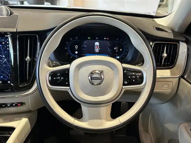 ボルボ ボルボ ＸＣ６０ B5 AWD インスクリプション 道央・札幌 2021(令3)年 3.9万km オニキスブラックP メタリックペイント/ラグジュアリーパッケージ/　・電動パノラマガラスサンルーフ/　・Bowers&Wilkinsプレミアムサウンド/Googleナビ/USB/Bluetooth/360°カメラ/ACC/BLIS/CTA/パイロットアシスト/LKA/CitySafety/フルアクティブハイビーム/ワイヤレスチャージング/LEDヘッドライト/ヘッドアップディスプレイ/ナッパレザーシート/シートヒーター/シートベンチレーション/ステアリングヒーター/パワーテールゲート/Googleナビは2025年12月以降は有償(無料期間4年)