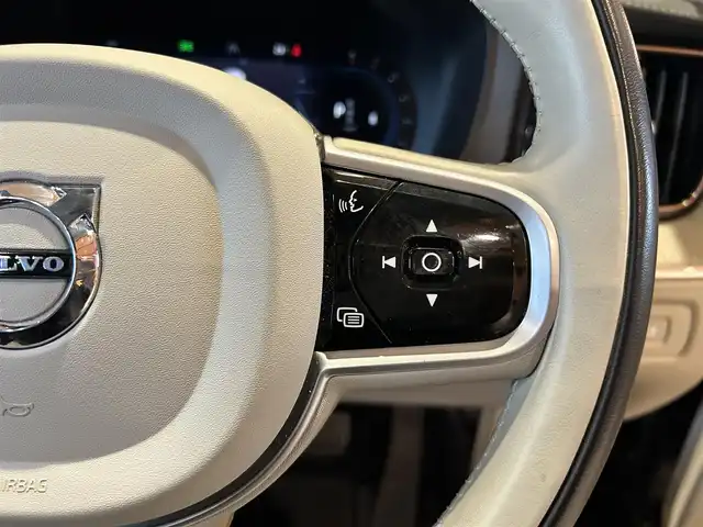 ボルボ ボルボ ＸＣ６０ B5 AWD インスクリプション 道央・札幌 2021(令3)年 3.9万km オニキスブラックP メタリックペイント/ラグジュアリーパッケージ/　・電動パノラマガラスサンルーフ/　・Bowers&Wilkinsプレミアムサウンド/Googleナビ/USB/Bluetooth/360°カメラ/ACC/BLIS/CTA/パイロットアシスト/LKA/CitySafety/フルアクティブハイビーム/ワイヤレスチャージング/LEDヘッドライト/ヘッドアップディスプレイ/ナッパレザーシート/シートヒーター/シートベンチレーション/ステアリングヒーター/パワーテールゲート/Googleナビは2025年12月以降は有償(無料期間4年)