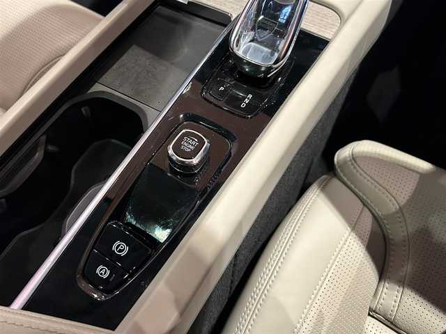 ボルボ ボルボ ＸＣ６０ B5 AWD インスクリプション 道央・札幌 2021(令3)年 3.9万km オニキスブラックP メタリックペイント/ラグジュアリーパッケージ/　・電動パノラマガラスサンルーフ/　・Bowers&Wilkinsプレミアムサウンド/Googleナビ/USB/Bluetooth/360°カメラ/ACC/BLIS/CTA/パイロットアシスト/LKA/CitySafety/フルアクティブハイビーム/ワイヤレスチャージング/LEDヘッドライト/ヘッドアップディスプレイ/ナッパレザーシート/シートヒーター/シートベンチレーション/ステアリングヒーター/パワーテールゲート/Googleナビは2025年12月以降は有償(無料期間4年)