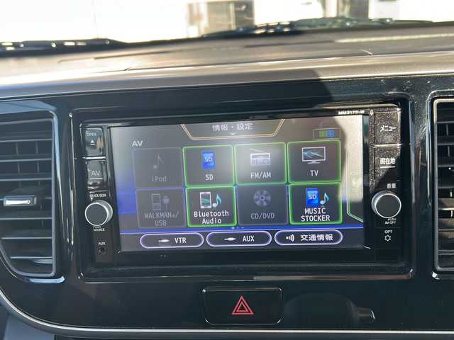 日産 デイズ ルークス HWS X Vセレクション 静岡県 2017(平29)年 7.6万km アメジストブラックP/ピンクゴールドM 純正ナビ/・iPod/・SD/・FM/AM/・フルセグTV/・USB/・Bluetooth/・CD/DVD/・MUSIC STOCKER/主要装備/・両側パワースライドドア/・オートエアコン/・エマージェンシーブレーキ/・アイドリングストップ/・横滑り防止装置/・オートハイビーム/・アラウンドビューモニター/・後席サーキュレーター/・１５インチ純正アルミ/・ＬＥＤヘッドライト/・フォグランプ