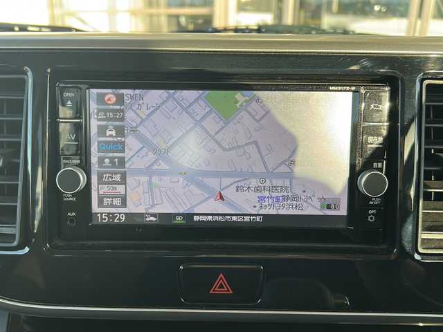 日産 デイズ ルークス HWS X Vセレクション 静岡県 2017(平29)年 7.6万km アメジストブラックP/ピンクゴールドM 純正ナビ/・iPod/・SD/・FM/AM/・フルセグTV/・USB/・Bluetooth/・CD/DVD/・MUSIC STOCKER/主要装備/・両側パワースライドドア/・オートエアコン/・エマージェンシーブレーキ/・アイドリングストップ/・横滑り防止装置/・オートハイビーム/・アラウンドビューモニター/・後席サーキュレーター/・１５インチ純正アルミ/・ＬＥＤヘッドライト/・フォグランプ