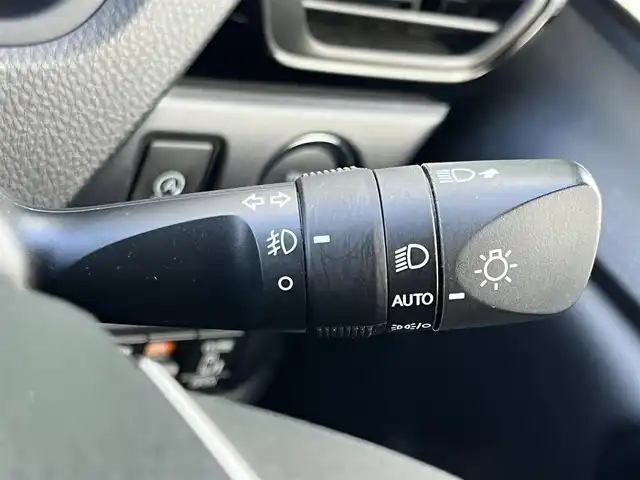 トヨタ ヴォクシー ZS 煌Ⅲ 奈良県 2020(令2)年 5.5万km ブラック 純正9インチナビ（NSZT-Y68T）/（フルセグ/BT/CD/DVD)/クルーズコントロール/バックカメラ/前後コーナーセンサー/プリクラッシュセーフティ/レーンキープアシスト/両側パワースライドドア/ハーフレザーシート/後席サンシェード/ETC2.0/前後ドライブレコーダー（DC-DR652）/純正16インチAW/取り扱い説明書/スペアキーX1