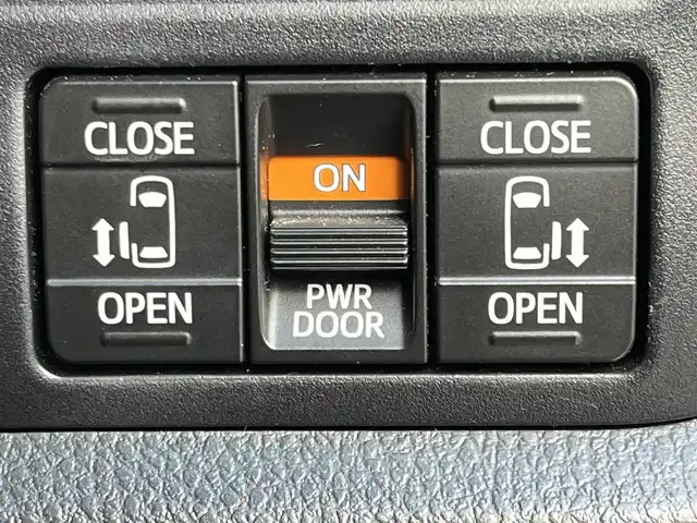 トヨタ ヴォクシー ZS 煌Ⅲ 奈良県 2020(令2)年 5.5万km ブラック 純正9インチナビ（NSZT-Y68T）/（フルセグ/BT/CD/DVD)/クルーズコントロール/バックカメラ/前後コーナーセンサー/プリクラッシュセーフティ/レーンキープアシスト/両側パワースライドドア/ハーフレザーシート/後席サンシェード/ETC2.0/前後ドライブレコーダー（DC-DR652）/純正16インチAW/取り扱い説明書/スペアキーX1