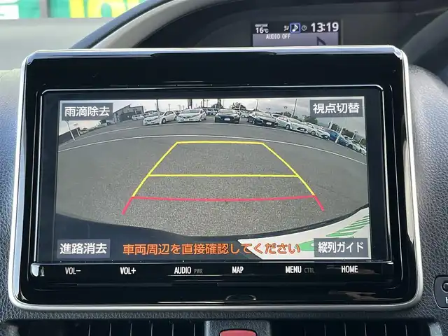 トヨタ ヴォクシー ZS 煌Ⅲ 奈良県 2020(令2)年 5.5万km ブラック 純正9インチナビ（NSZT-Y68T）/（フルセグ/BT/CD/DVD)/クルーズコントロール/バックカメラ/前後コーナーセンサー/プリクラッシュセーフティ/レーンキープアシスト/両側パワースライドドア/ハーフレザーシート/後席サンシェード/ETC2.0/前後ドライブレコーダー（DC-DR652）/純正16インチAW/取り扱い説明書/スペアキーX1