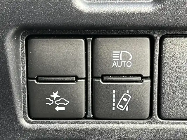 トヨタ ヴォクシー ZS 煌Ⅲ 奈良県 2020(令2)年 5.5万km ブラック 純正9インチナビ（NSZT-Y68T）/（フルセグ/BT/CD/DVD)/クルーズコントロール/バックカメラ/前後コーナーセンサー/プリクラッシュセーフティ/レーンキープアシスト/両側パワースライドドア/ハーフレザーシート/後席サンシェード/ETC2.0/前後ドライブレコーダー（DC-DR652）/純正16インチAW/取り扱い説明書/スペアキーX1