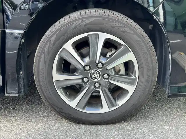 トヨタ ヴォクシー ZS 煌Ⅲ 奈良県 2020(令2)年 5.5万km ブラック 純正9インチナビ（NSZT-Y68T）/（フルセグ/BT/CD/DVD)/クルーズコントロール/バックカメラ/前後コーナーセンサー/プリクラッシュセーフティ/レーンキープアシスト/両側パワースライドドア/ハーフレザーシート/後席サンシェード/ETC2.0/前後ドライブレコーダー（DC-DR652）/純正16インチAW/取り扱い説明書/スペアキーX1