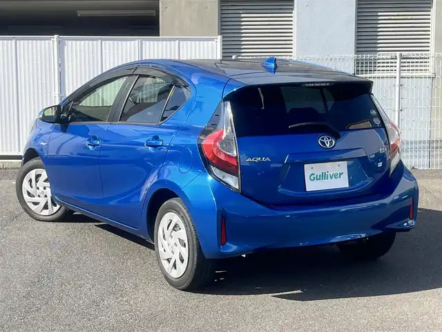 トヨタ アクア S 島根県 2018(平30)年 5.7万km コバルトブルーメタリック 純正SDナビ　/フルセグTV　/Ｂｌｕｅｔｏｏｔｈ接続　/バックカメラ　/ビルトインＥＴＣ　/衝突被害軽減システム　/アイドリングストップ　/横滑り防止装置　/純正フロアマット　/保証書　/取扱説明書　/スペアキー1本