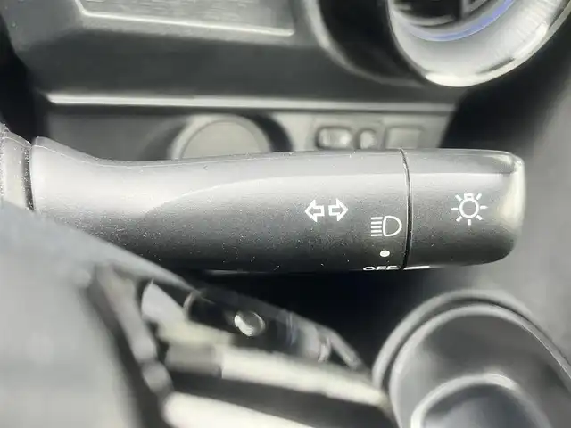 トヨタ アクア S 島根県 2018(平30)年 5.7万km コバルトブルーメタリック 純正SDナビ　/フルセグTV　/Ｂｌｕｅｔｏｏｔｈ接続　/バックカメラ　/ビルトインＥＴＣ　/衝突被害軽減システム　/アイドリングストップ　/横滑り防止装置　/純正フロアマット　/保証書　/取扱説明書　/スペアキー1本