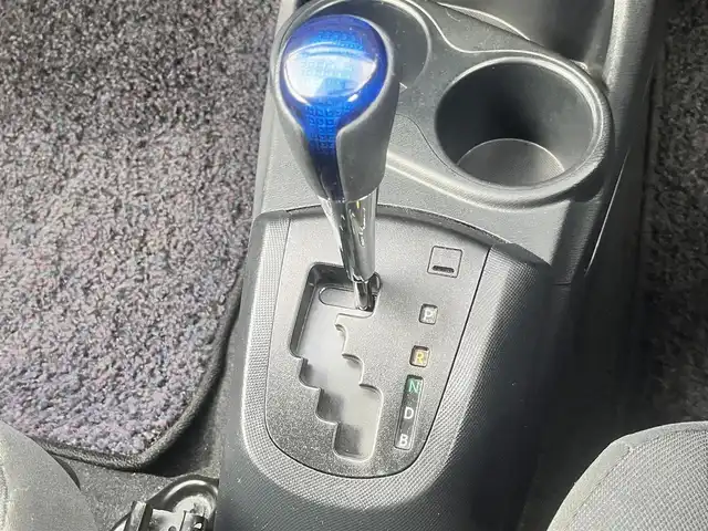 トヨタ アクア S 島根県 2018(平30)年 5.7万km コバルトブルーメタリック 純正SDナビ　/フルセグTV　/Ｂｌｕｅｔｏｏｔｈ接続　/バックカメラ　/ビルトインＥＴＣ　/衝突被害軽減システム　/アイドリングストップ　/横滑り防止装置　/純正フロアマット　/保証書　/取扱説明書　/スペアキー1本